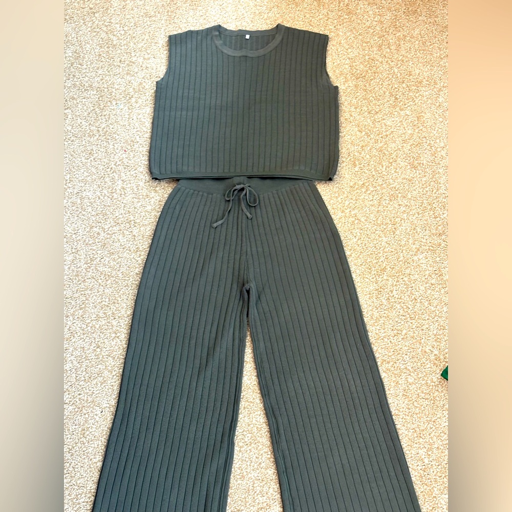 Women’s Green Ribbed Lounge Set
